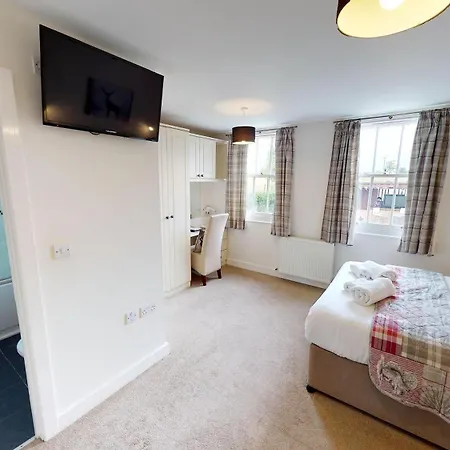 イン Black Swan 3*